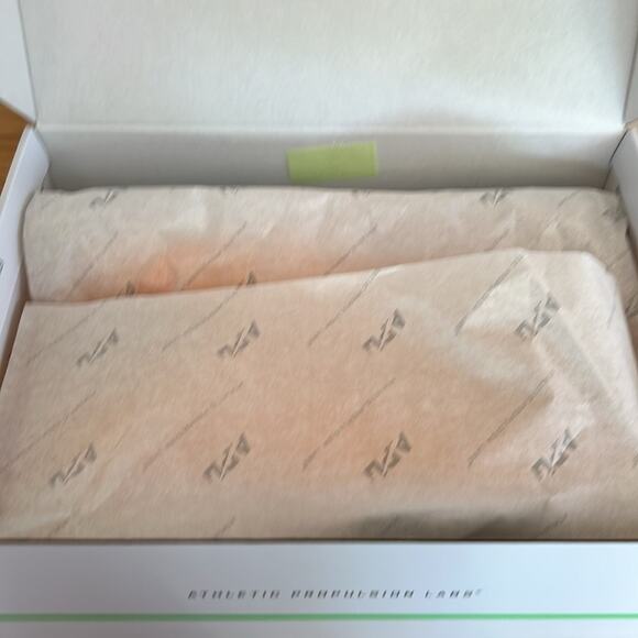 NIB $250 APL Men's techloom tracer 10.5 mango / white - Picture 9 of 9